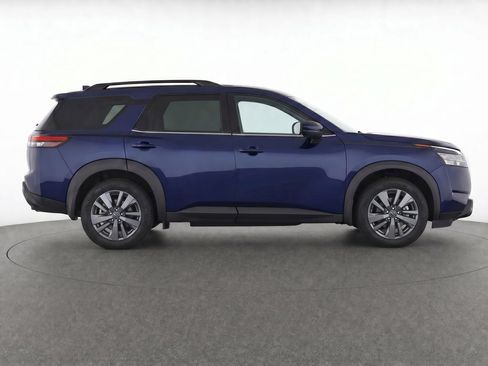 Used 2025 Nissan Pathfinder SV AWD/4WD image 8