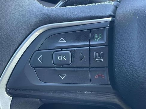 Used 2024 Jeep Grand Cherokee Altitude image 25