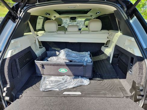 New 2026 Land Rover Range Rover Long Wheelbase SE AWD/4WD image 13