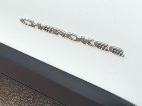 Used 2020 Jeep Cherokee Latitude Lux w/ Comfort/Convenience Group AWD/4WD image 12