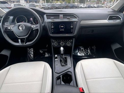 Used 2021 Volkswagen Tiguan SE FWD image 11