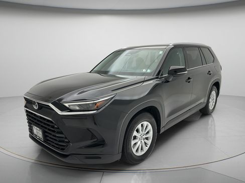 Used 2025 Toyota Grand Highlander AWD image 3