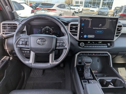 Used 2025 Toyota Tundra Limited AWD/4WD image 24