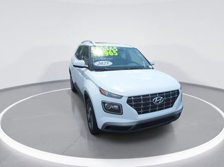 Used 2025 Hyundai Venue SEL FWD video 2