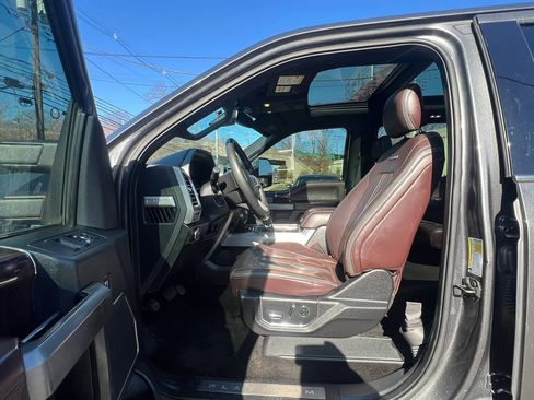 Used 2015 Ford F150 Platinum w/ Equipment Group 701A Luxury image 25