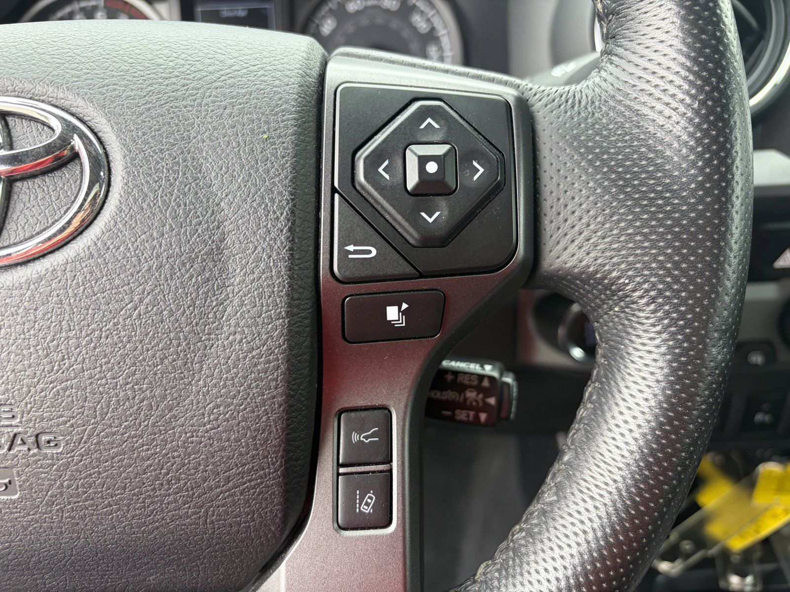 Used 2022 Toyota Tacoma TRD Sport w/ Technology Package AWD/4WD image 16