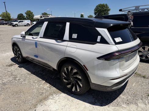 New 2026 Lincoln Nautilus Reserve w/ Jet Appearance Package AWD/4WD image 8