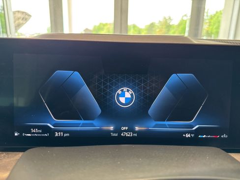 Used 2024 BMW X7 xDrive40i w/ Premium Package AWD/4WD image 17