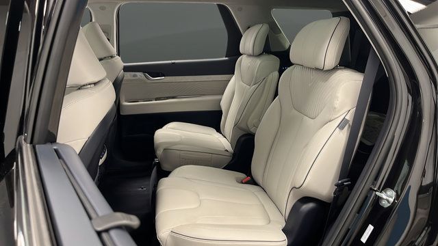 Used 2025 Hyundai Palisade Calligraphy FWD image 24