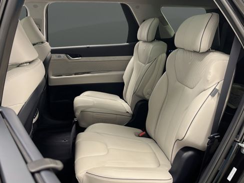 Used 2025 Hyundai Palisade Calligraphy FWD image 24