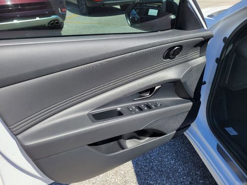 Used 2025 Hyundai Elantra Sport FWD image 7