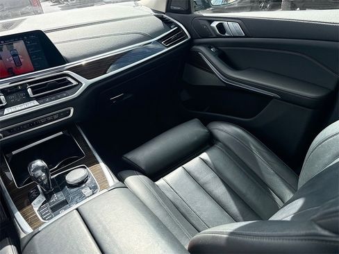 Used 2021 BMW X7 xDrive40i w/ Premium Package image 26