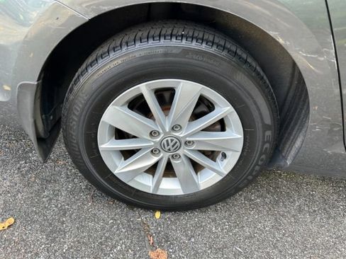 Used 2018 Volkswagen Golf S FWD image 35