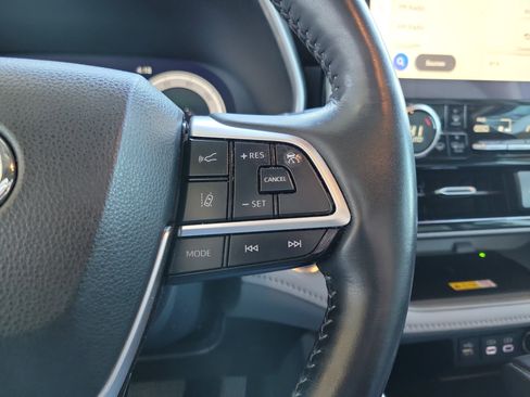 Used 2023 Toyota Highlander Limited image 18