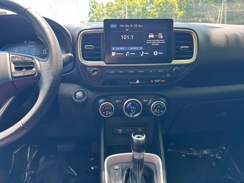 Used 2025 Hyundai Venue SEL FWD image 20