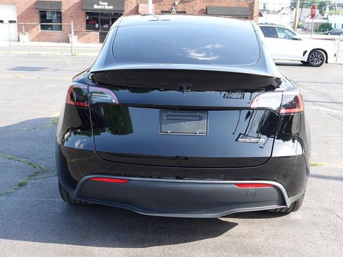 Used 2022 Tesla Model Y Performance AWD/4WD image 9