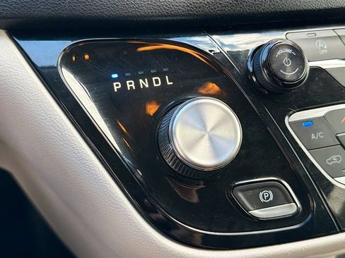 Used 2020 Chrysler Voyager L FWD image 16