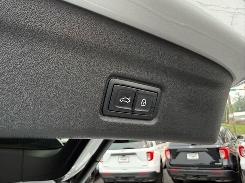 Used 2025 Audi Q6 e-tron Premium w/ 20" Wheel Package AWD/4WD image 30
