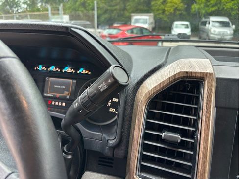 Used 2018 Ford F150 XLT w/ Equipment Group 302A Luxury AWD/4WD image 28