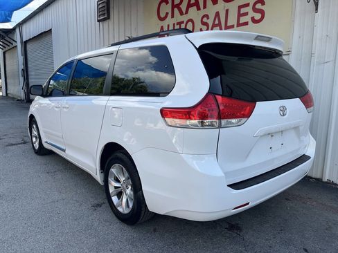 Used 2014 Toyota Sienna LE image 5