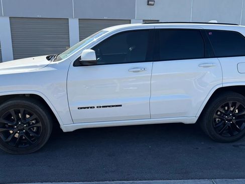 Used 2021 Jeep Grand Cherokee Laredo X RWD image 3