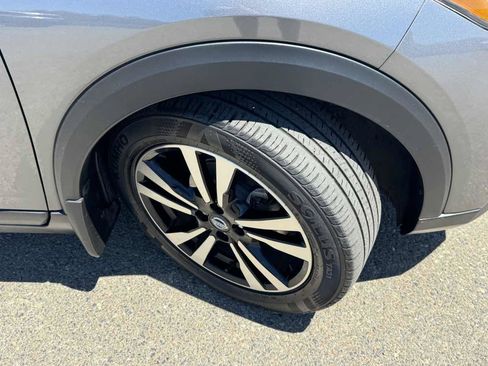 Used 2018 Nissan Kicks SR FWD image 38