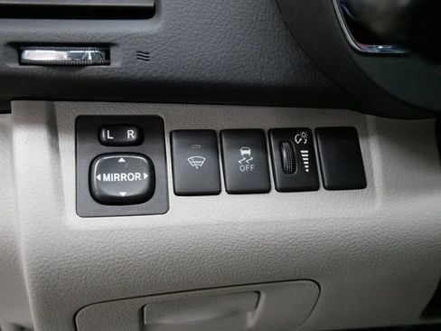 Used 2011 Toyota Highlander 2WD w/ Tech Pkg image 16