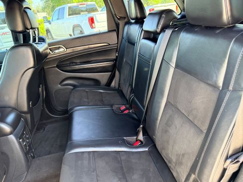Used 2018 Jeep Grand Cherokee Altitude AWD/4WD image 11
