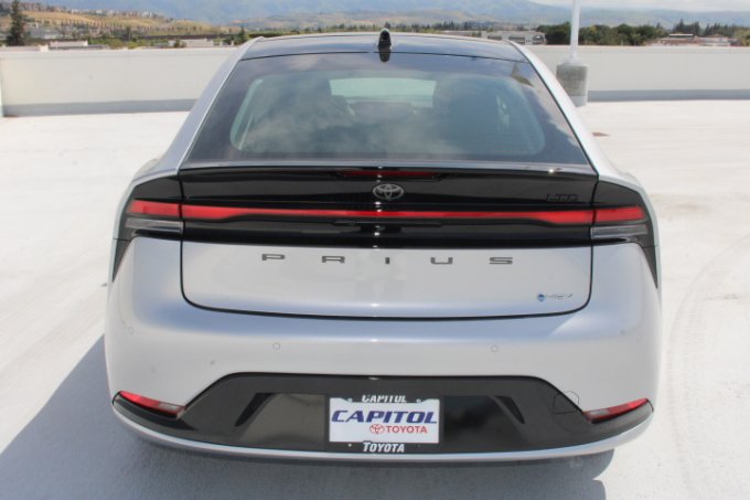 New 2027 Toyota Prius Limited FWD image 4