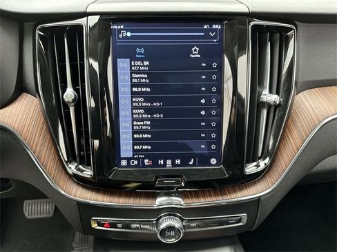 Certified 2023 Volvo XC60 B5 Plus w/ Climate Package image 16