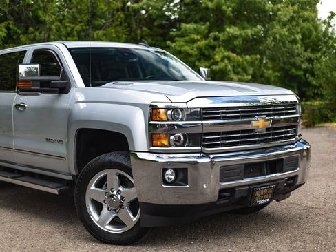 Used 2015 Chevrolet Silverado 2500 LTZ w/ Duramax Plus Package AWD/4WD image 3