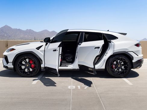 Used 2023 Lamborghini Urus Performante AWD/4WD image 11
