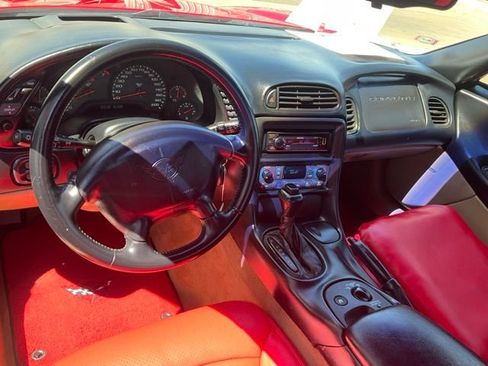 Used 2000 Chevrolet Corvette Coupe w/ Roof Pkg RWD image 3