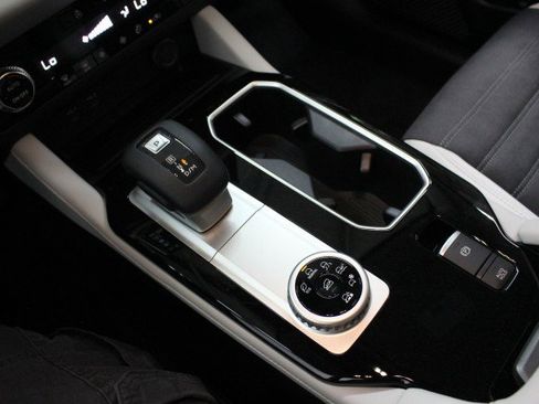 New 2026 Mitsubishi Outlander SE image 14