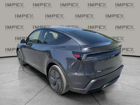 Used 2026 Tesla Model Y Long Range RWD image 3