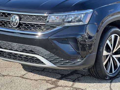 Used 2022 Volkswagen Taos SE w/ Panoramic Sunroof Package image 8