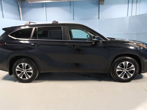 Used 2025 Toyota Highlander XLE AWD/4WD image 37