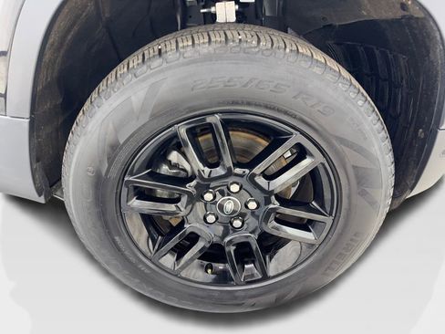 Used 2025 Land Rover Defender 110 S image 83