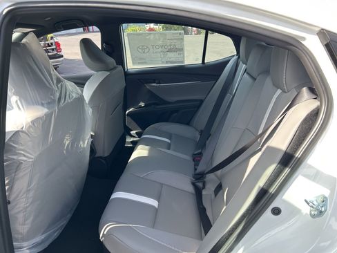 Used 2026 Toyota Camry SE image 7