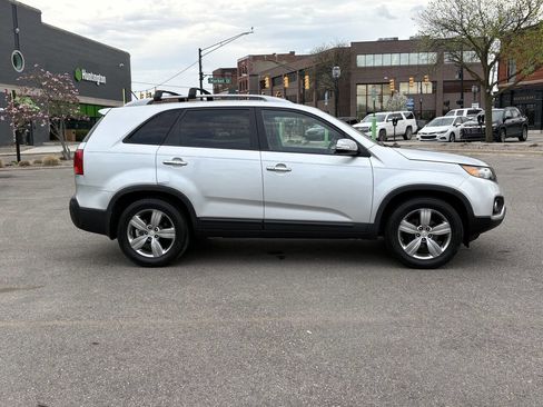 Used 2012 Kia Sorento EX w/ EX V6 Premium Pkg image 3