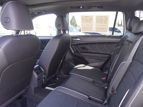 Used 2022 Volkswagen Tiguan SEL R-Line AWD/4WD image 11