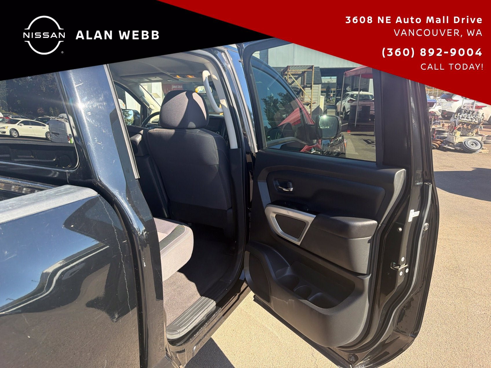 Used 2023 Nissan Titan SV AWD/4WD image 21