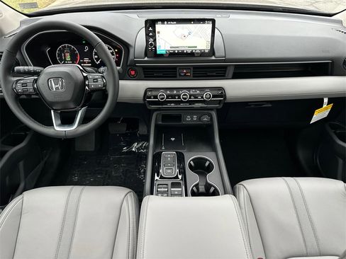 New 2025 Honda Pilot Touring image 20