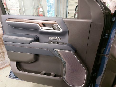 Used 2022 Chevrolet Silverado 1500 High Country w/ High Country Premium Package image 29