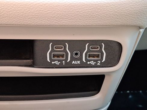 Used 2024 Chrysler Pacifica Select FWD image 26