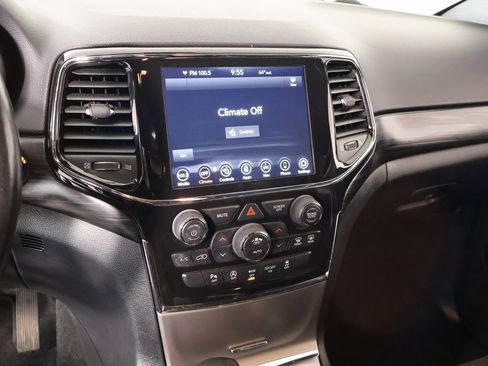 Used 2021 Jeep Grand Cherokee Laredo X image 5