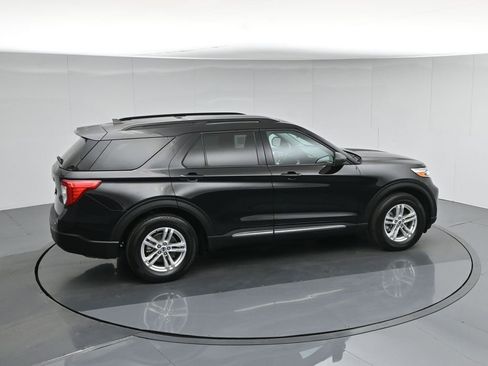 Used 2022 Ford Explorer XLT image 46