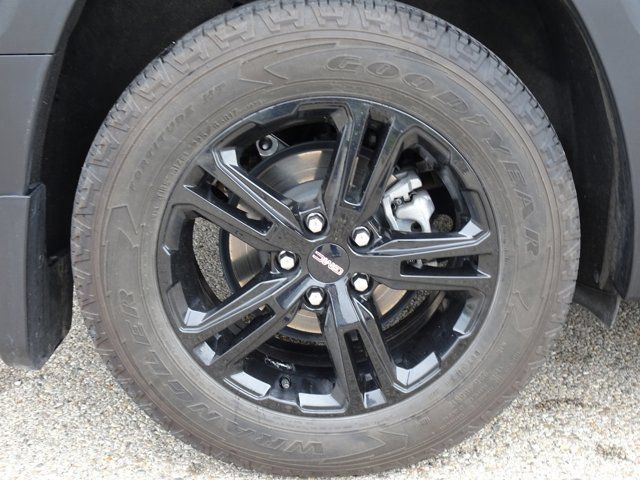 Used 2024 GMC Terrain AT4 w/ Infotainment Package II AWD/4WD image 28