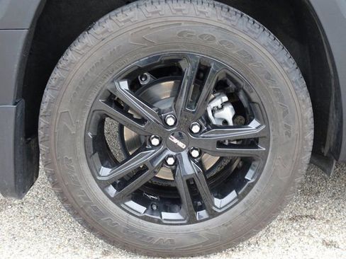 Used 2024 GMC Terrain AT4 w/ Infotainment Package II AWD/4WD image 28