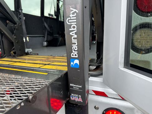 Used 2014 Chevrolet Express 3500 image 10